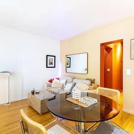 Guestready - Mirror Ball In Montmartre *